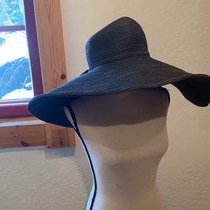 Wide brim straw hat sturdy well made